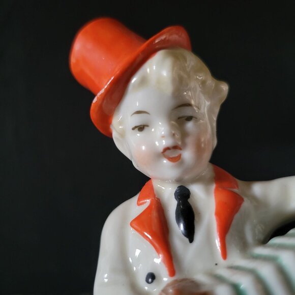 Vintage Accordion Player Porcelain Figurine with Cracked Egg Planter - Picture 2 of 12